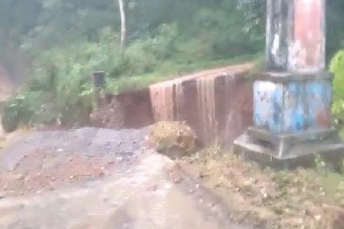 Tangkapan Layar, Jembatan Citatang Amblas Setelah Hujan Mengguyur. (Dok. BNPB)