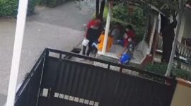 Tangkapan layar, Pemukulan terhadap anak oleh Pengamen Ondel-ondel. (Instagram.com/@infodepok24)
