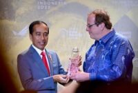 Presiden RI Joko Widodo menerima penghargaan Global Citizen Award. (Instagram.com/@jokowi) 
