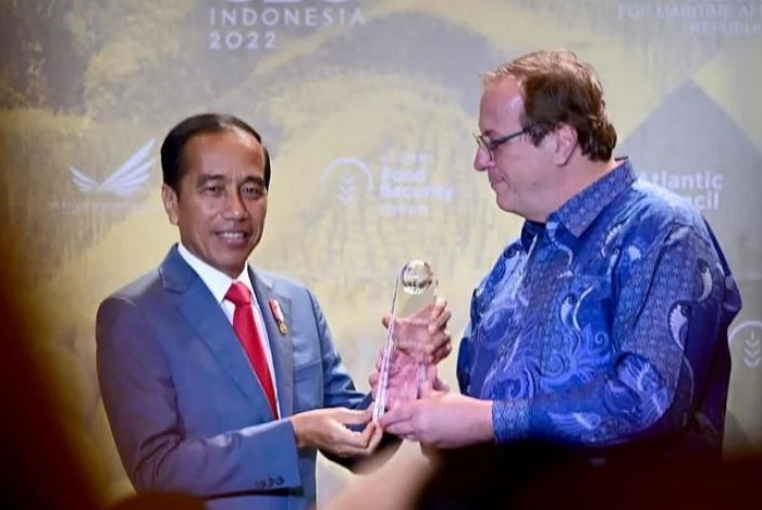 Presiden RI Joko Widodo menerima penghargaan Global Citizen Award. (Instagram.com/@jokowi) 
