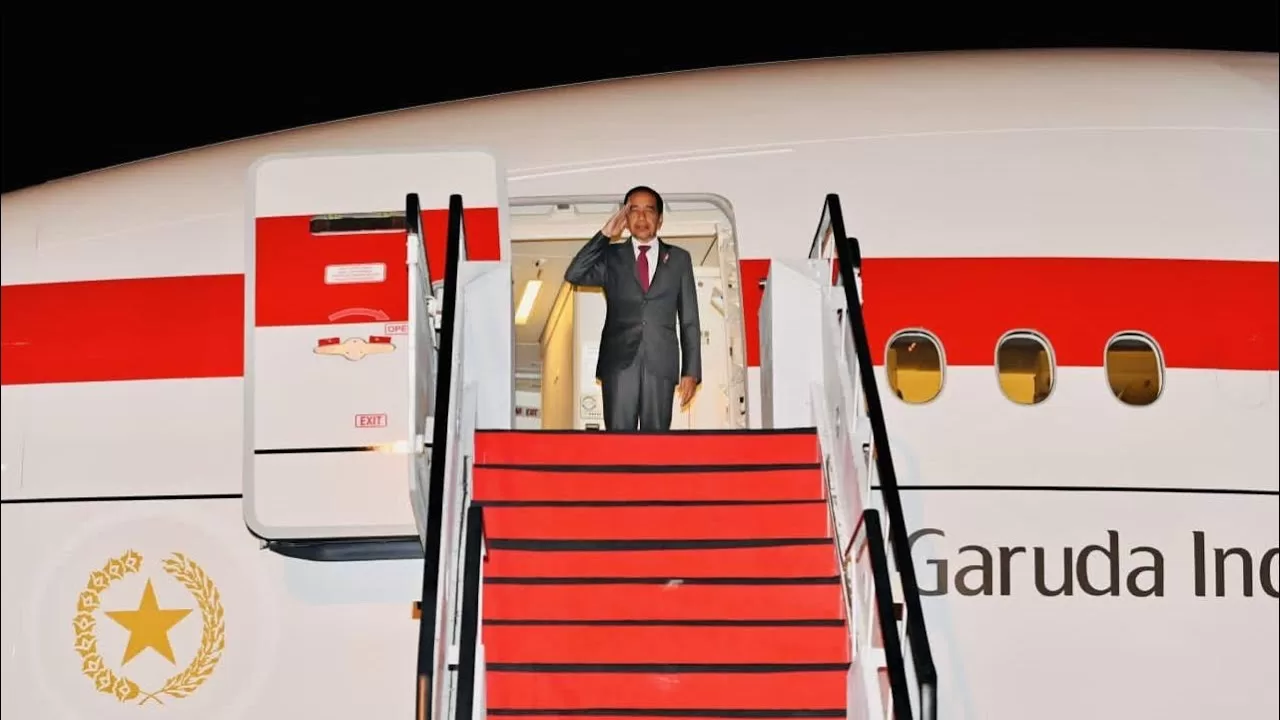 Presiden Jokowi Bertolak Menuju Riyadh, Bandara Internasional Juanda, 10 November 2023