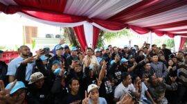 Para nelayan se-Jawa mengunjungi kediaman calon presiden nomor urut 2 Prabowo Subianto di Jalan Kertanegara. (Dok. TKN Prabowo - Gibran)
