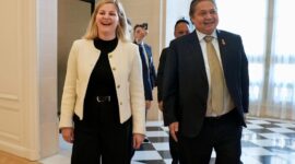 Menteri Koordinator Bidang Perekonomian Airlangga Hartarto bertemu dengan delegasi Belanda yang dipimpin oleh Wakil Perdana Menteri Belanda Karien Van Gennip. (Dok. Ekon.go.id)
