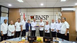 Foto : Pertemuan resmi antara Tim BNSP dan BNPT membahas strategi penyusunan dan implementasi Standar Kompetensi Kerja Khusus bagi Auditor Pelindungan Sarana dan Prasarana. (17/4/24). (Doc.Ist)