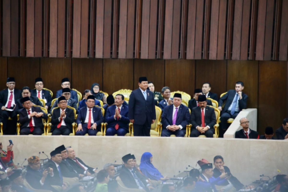 Momen Prabowo Subianto spontan bendiri saat namanya disebut oleh Presiden Joko Widodo dalam pidato kenegaraan. (Dok. Tim Media Prabowo Subianto)