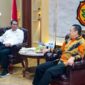 Ketua MPR RI Bambang Soesatyo bertemu Menteri Pertanian Amran Sulaiman, di Kantor Kementerian Pertanian. (Instagram.com @bambang.soesatyo)

