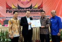Foto : Prof. Amilin, Komisioner BNSP, memberikan paparan dalam Workshop Nasional di Politeknik Negeri Padang, membahas sertifikasi kompetensi dan implementasi Perpres 68 Tahun 2022, dengan kehadiran 38 perwakilan LSP se-Indonesia. (4/9/24). (Doc.BNSP)
