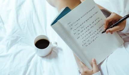 Menyembuhkan Otak yang Lelah: Manfaat Menulis Jurnal bagi Kesehatan Mental dan Ketenangan Batin