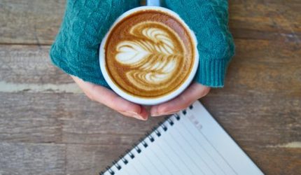 Menulis Sebagai Terapi Jiwa: Memahami Manfaat Journaling untuk Mengurai Kecemasan dan Stres